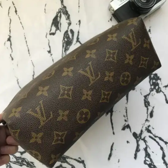 Cheap CASE BEAUTY Louis Vuitton PALLAS 0527